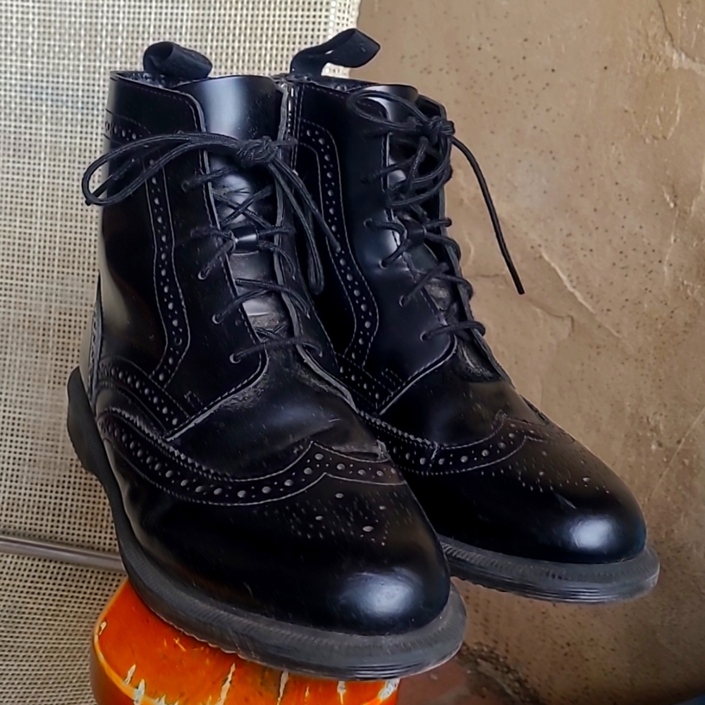 Dr. Martin's Delphine brogue zip boot, Sz 9